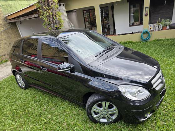 MERCEDES-BENZ B 180 1.7 FAMILY PLUS 8V GASOLINA 4P AUTOMÁTICO